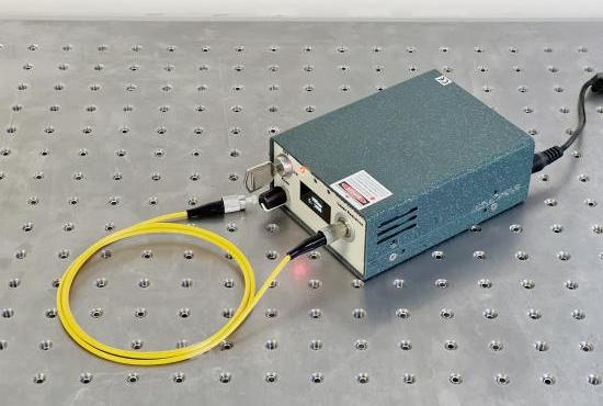 785nm 近紅外連續(xù)激光器